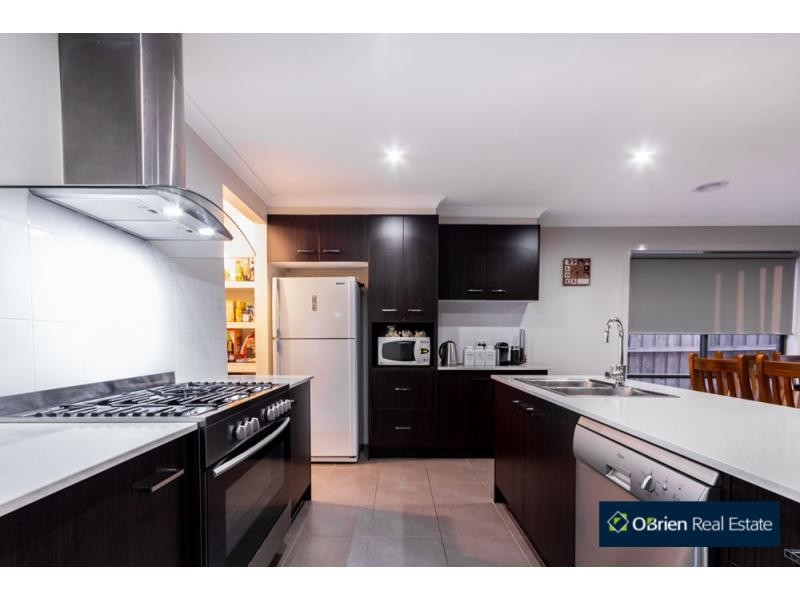 7 Maeve Circuit, Cranbourne East VIC 3977