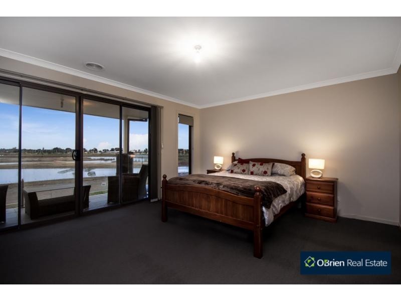 7 Maeve Circuit, Cranbourne East VIC 3977