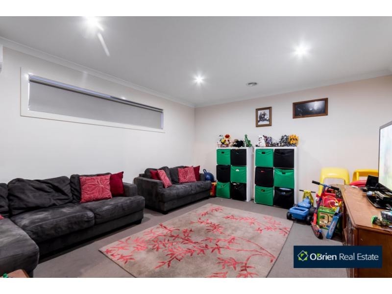 7 Maeve Circuit, Cranbourne East VIC 3977