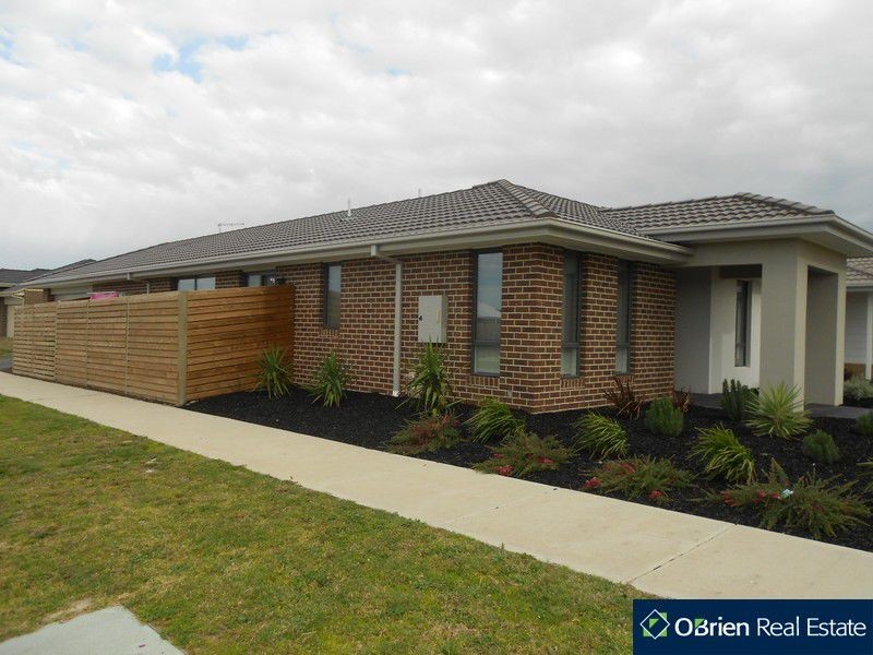 1 Kayanite Way, Officer VIC 3809