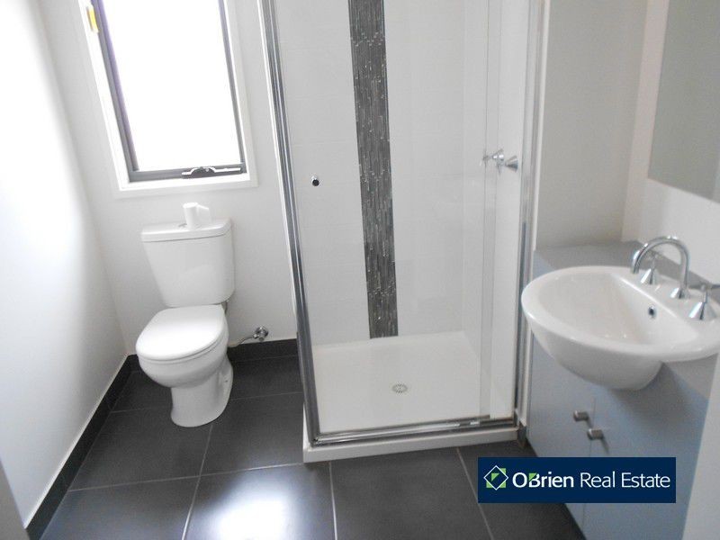 1 Kayanite Way, Officer VIC 3809