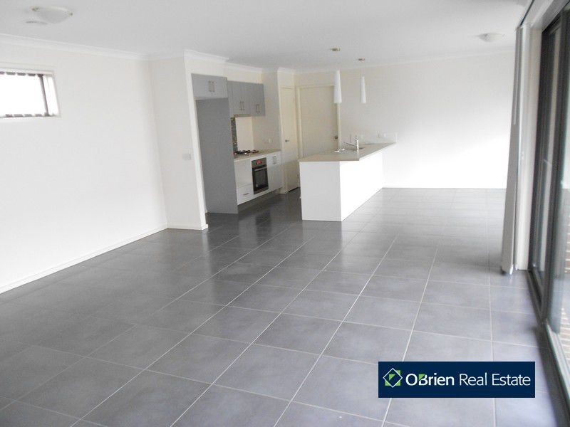 1 Kayanite Way, Officer VIC 3809