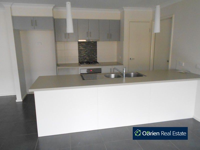 1 Kayanite Way, Officer VIC 3809