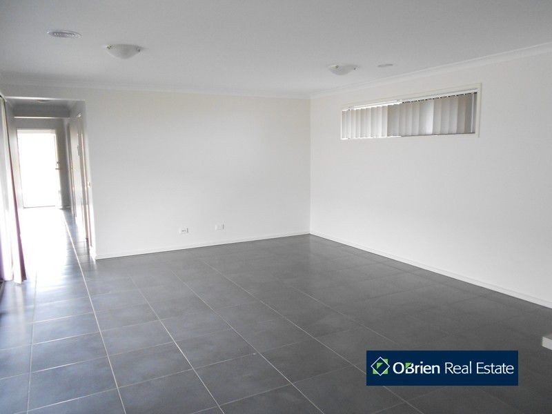 1 Kayanite Way, Officer VIC 3809