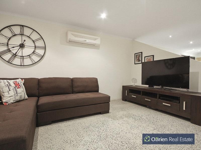 60 Scarborough Avenue, Cranbourne West VIC 3977