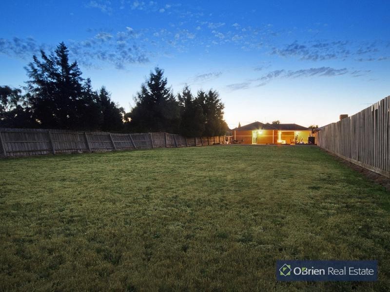 60 Scarborough Avenue, Cranbourne West VIC 3977