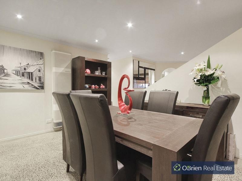 60 Scarborough Avenue, Cranbourne West VIC 3977