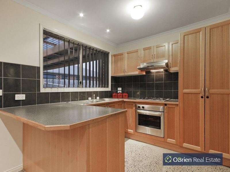 60 Scarborough Avenue, Cranbourne West VIC 3977