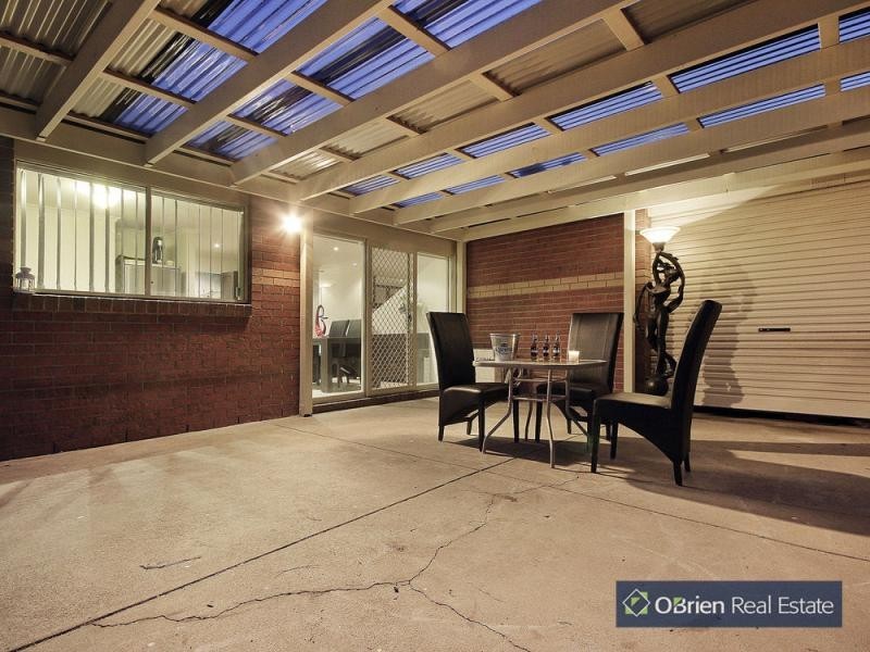 60 Scarborough Avenue, Cranbourne West VIC 3977