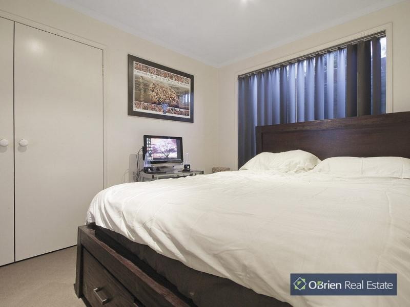 60 Scarborough Avenue, Cranbourne West VIC 3977