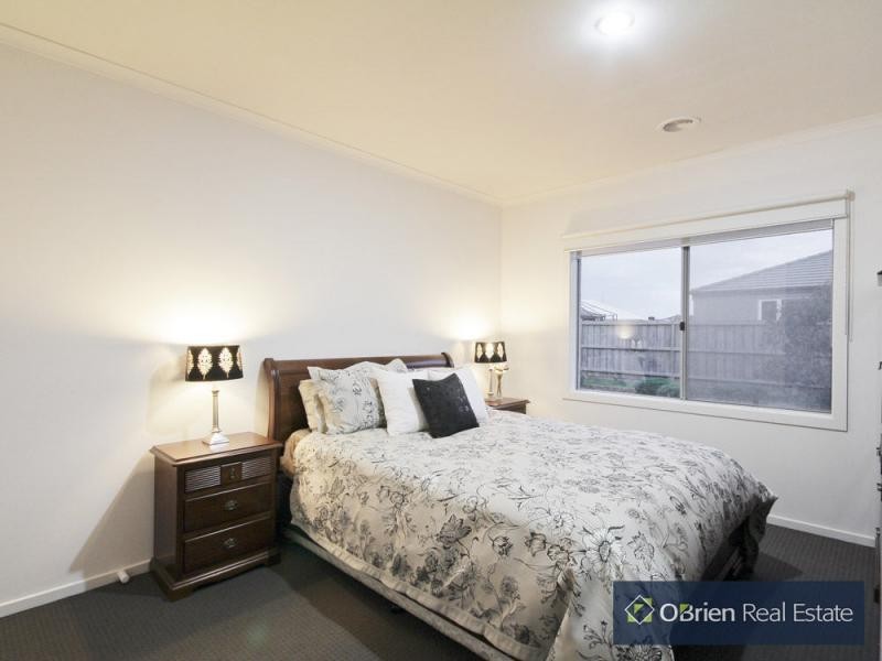 4 Evesham Street, Cranbourne North VIC 3977