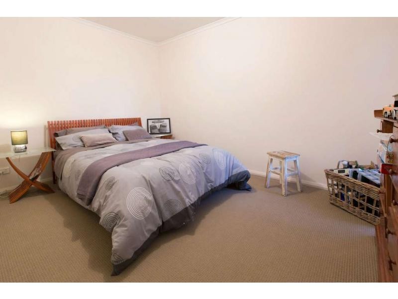 2/15 Coniston Avenue, Berwick VIC 3806