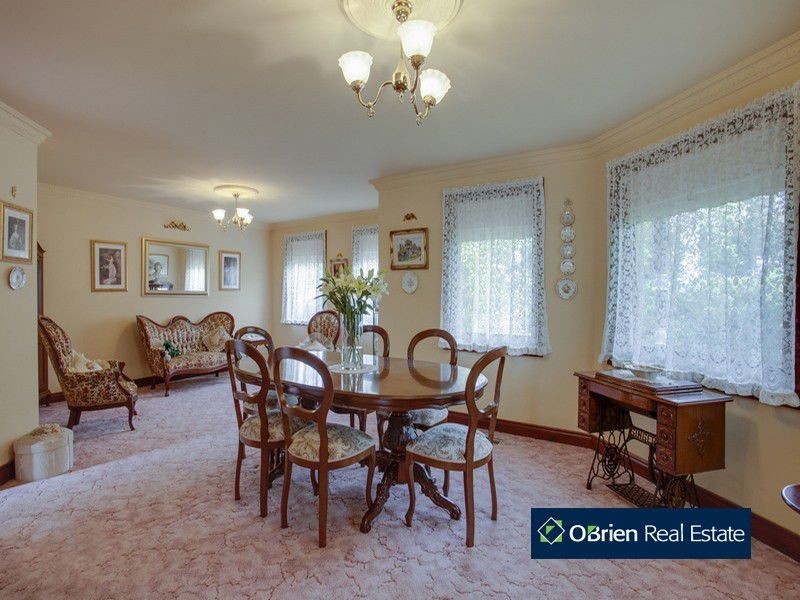 8 Tarrangower Place, Berwick VIC 3806