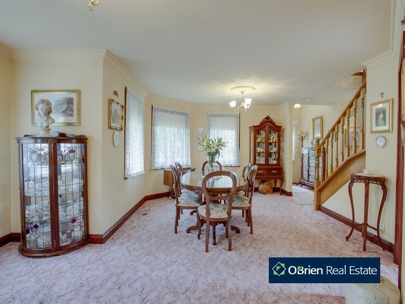 8 Tarrangower Place, Berwick VIC 3806