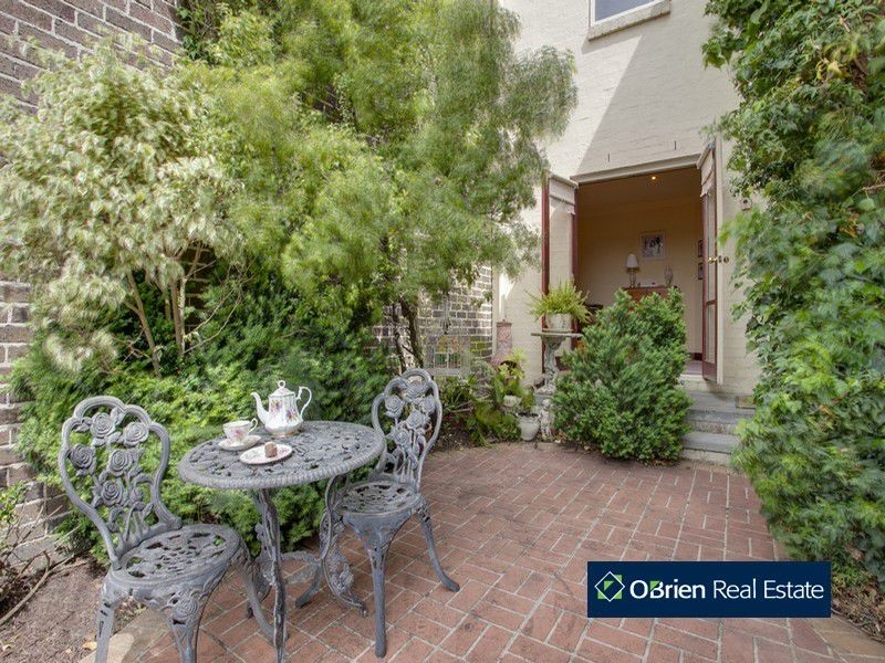 8 Tarrangower Place, Berwick VIC 3806