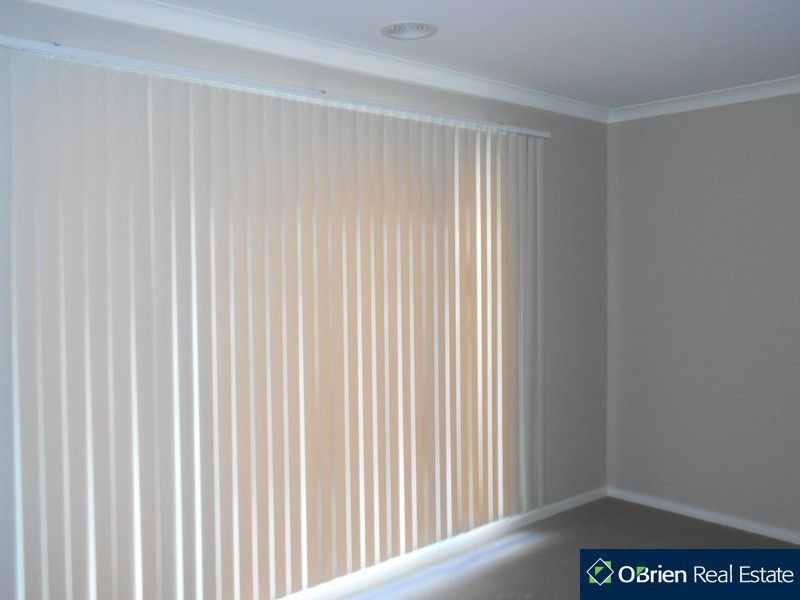 55 Linden Tree Way, Cranbourne North VIC 3977