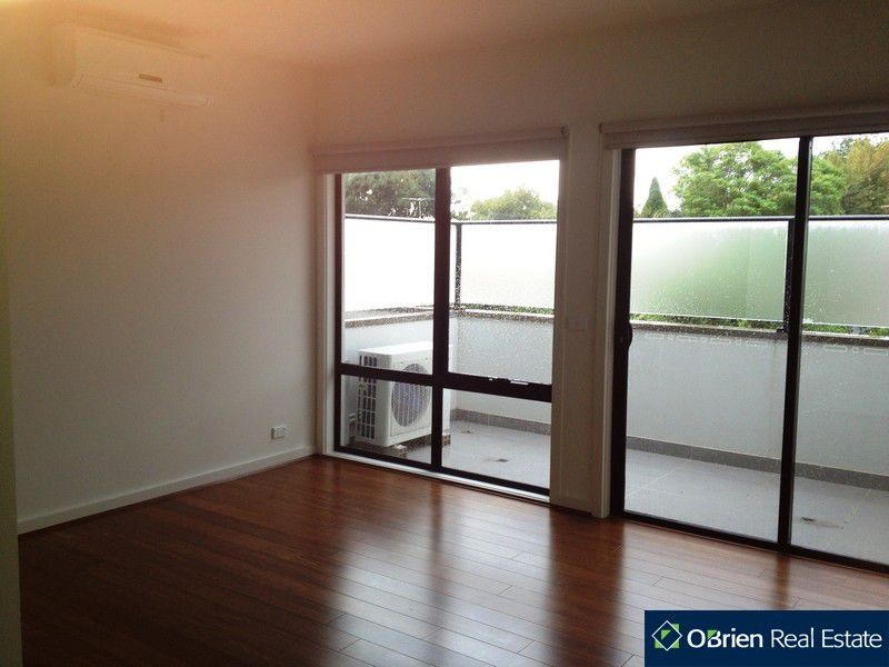 8/75 Lillimur Road, Ormond VIC 3204