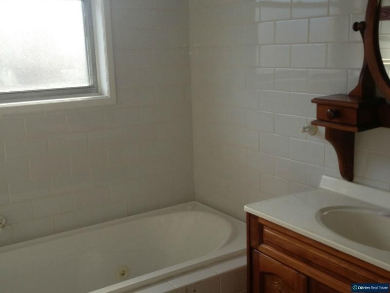 9 Greenvally Crescent, Hampton Park VIC 3976