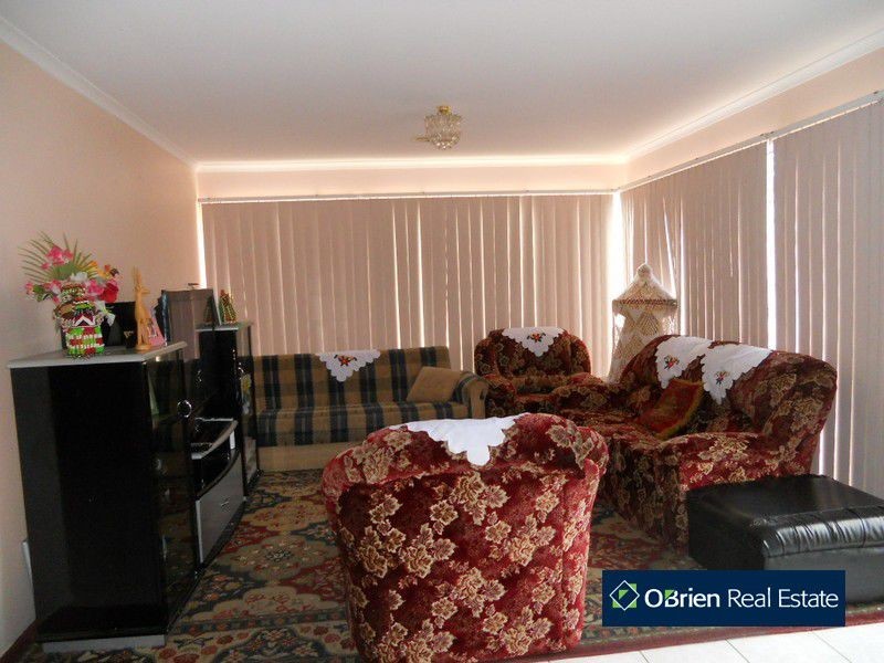 34 Marlesford Crescent, Berwick VIC 3806