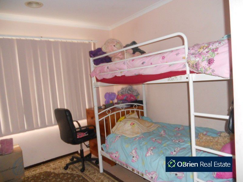 34 Marlesford Crescent, Berwick VIC 3806