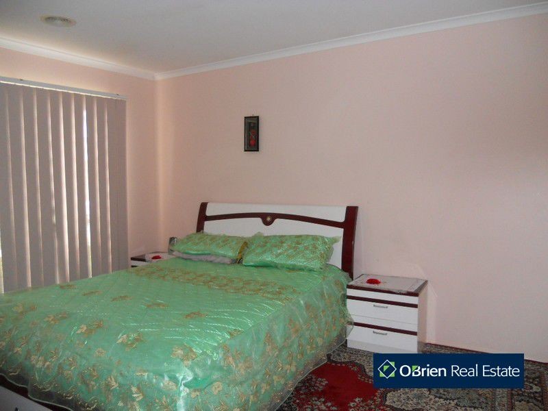 34 Marlesford Crescent, Berwick VIC 3806