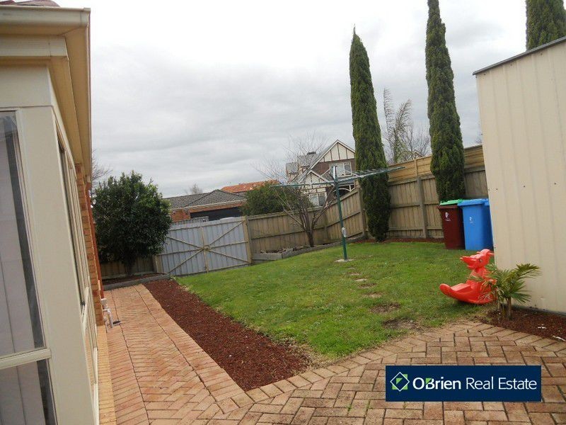 34 Marlesford Crescent, Berwick VIC 3806