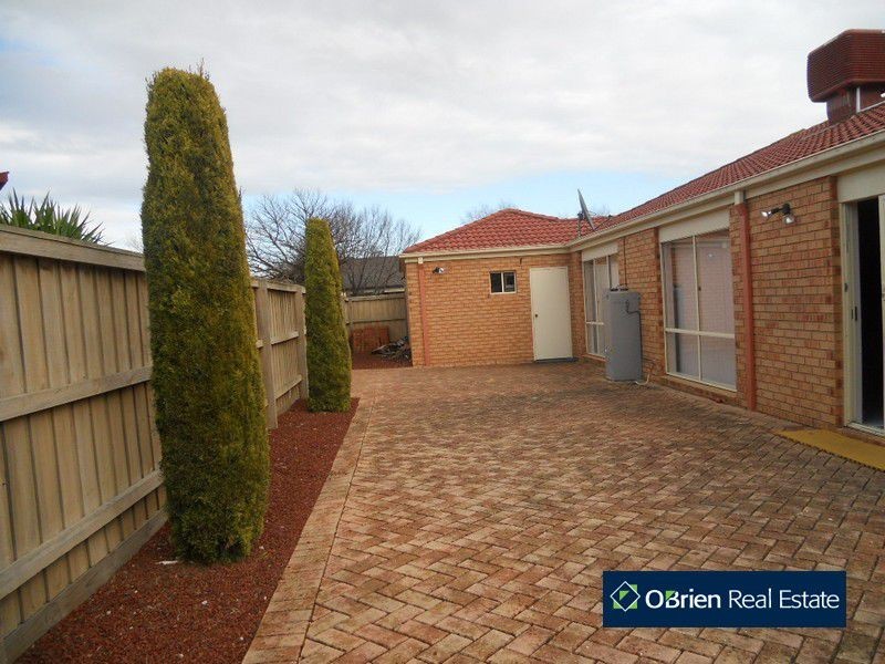 34 Marlesford Crescent, Berwick VIC 3806
