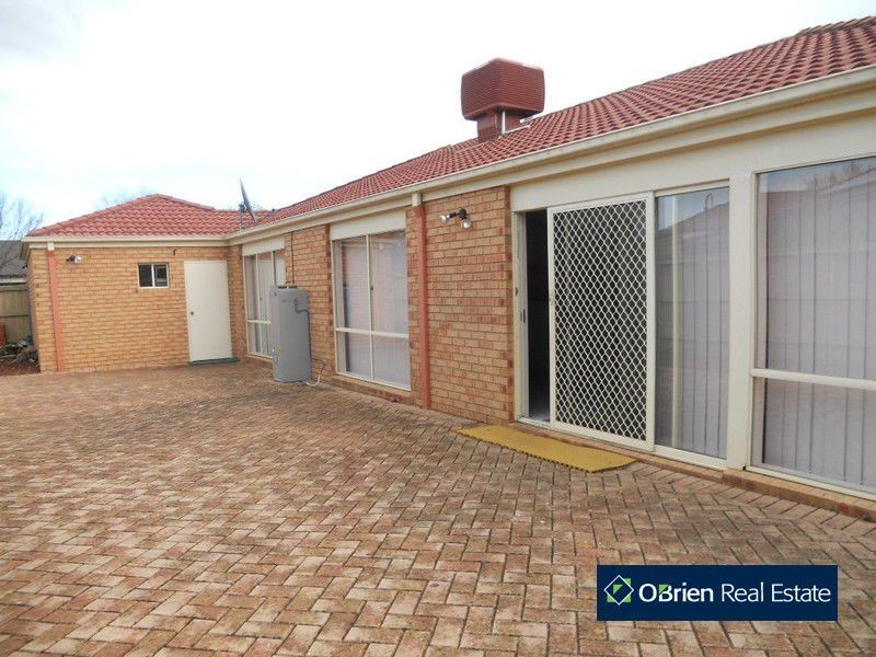 34 Marlesford Crescent, Berwick VIC 3806