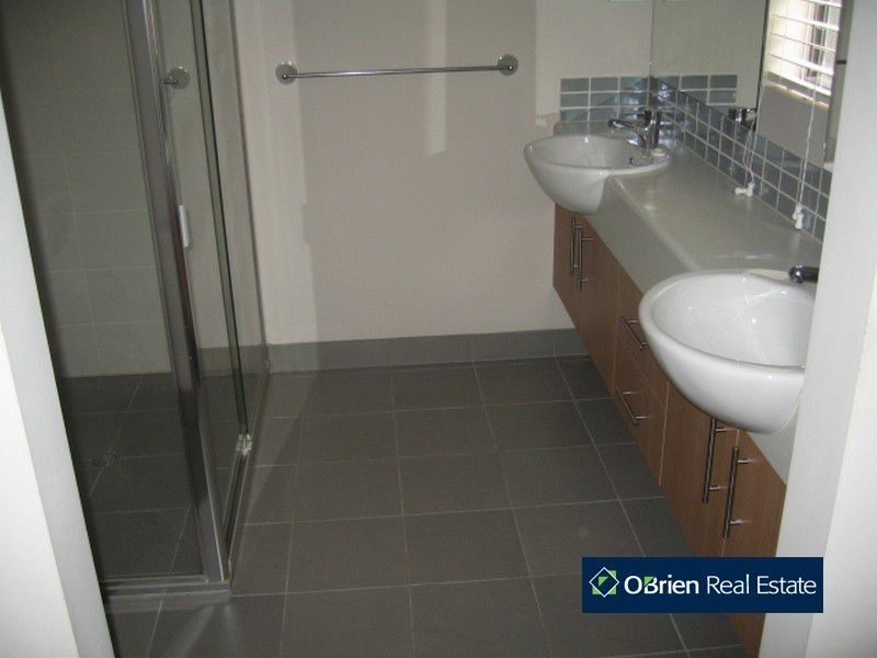 30 Britton Drive, Pakenham VIC 3810