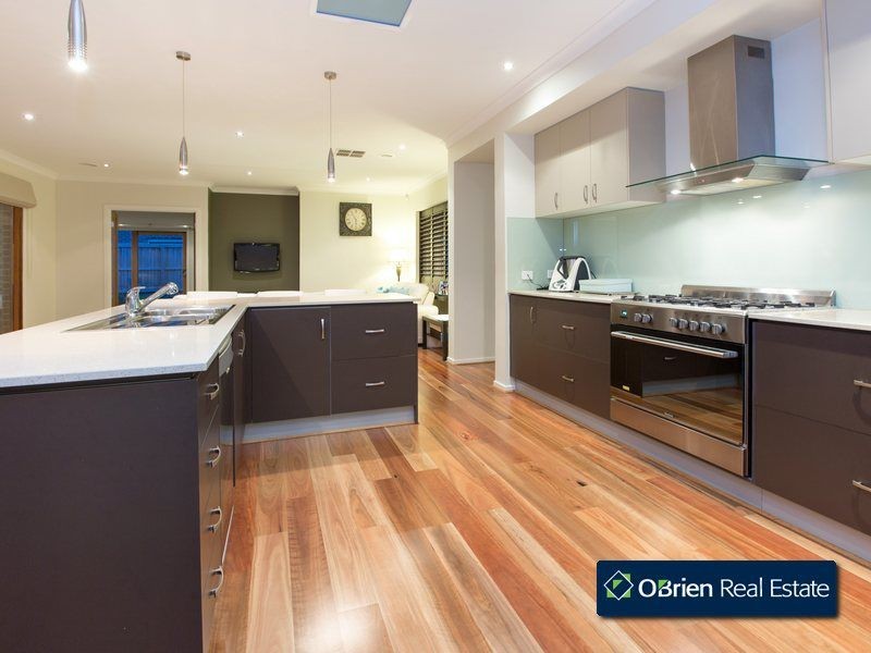 4 Grand Manor Drive, Berwick VIC 3806