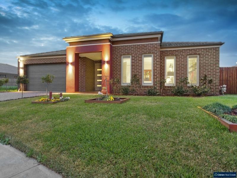 14 Maplewood Court, Cranbourne North VIC 3977