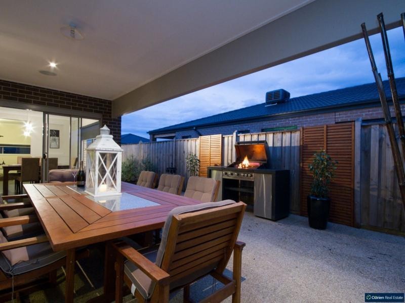 14 Maplewood Court, Cranbourne North VIC 3977