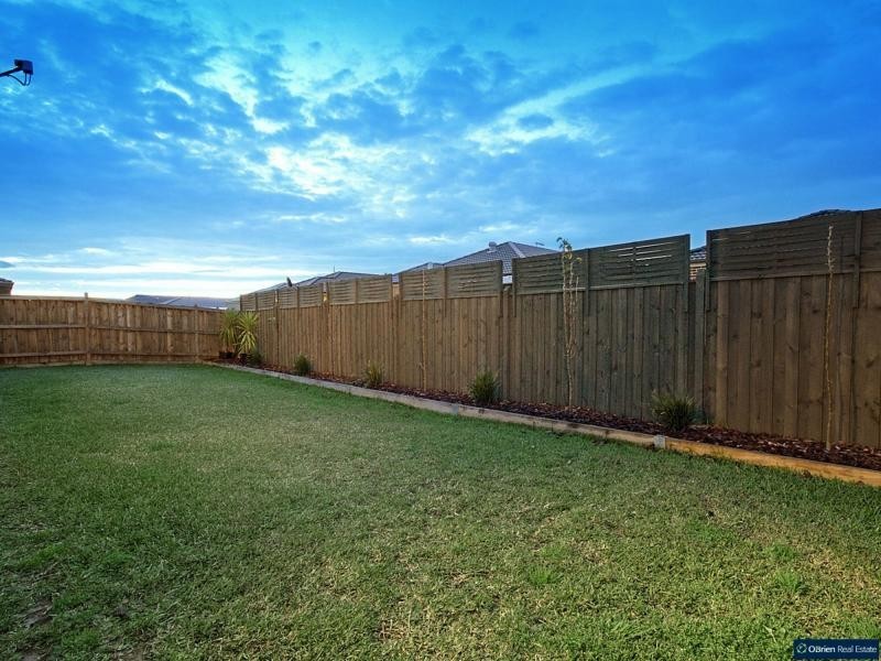 14 Maplewood Court, Cranbourne North VIC 3977