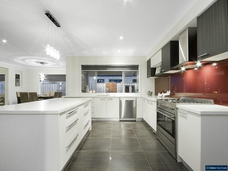 14 Maplewood Court, Cranbourne North VIC 3977