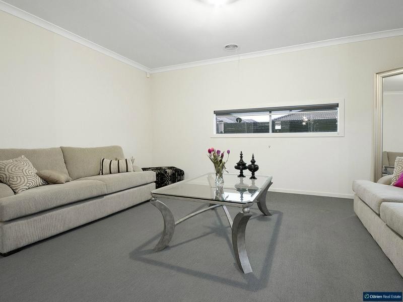 14 Maplewood Court, Cranbourne North VIC 3977