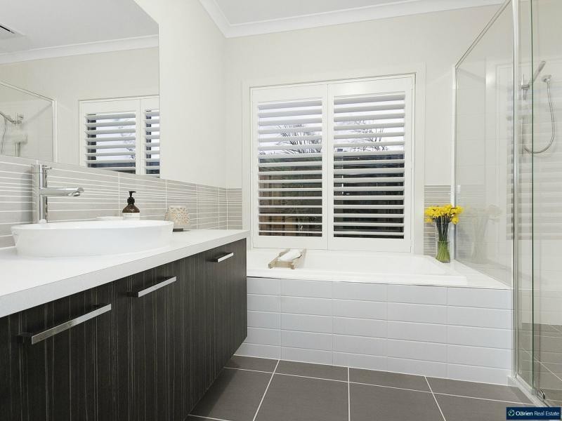 14 Maplewood Court, Cranbourne North VIC 3977