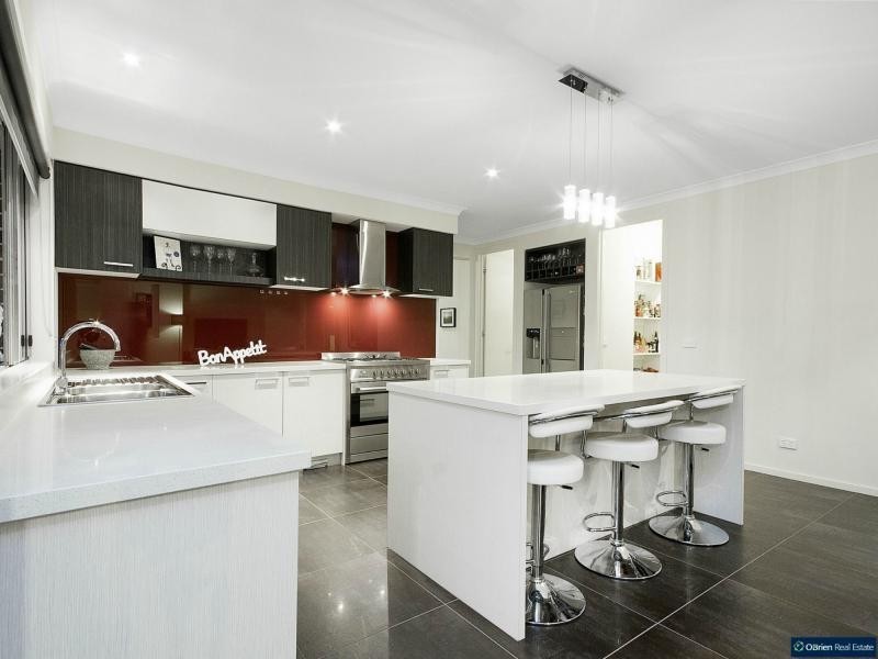 14 Maplewood Court, Cranbourne North VIC 3977