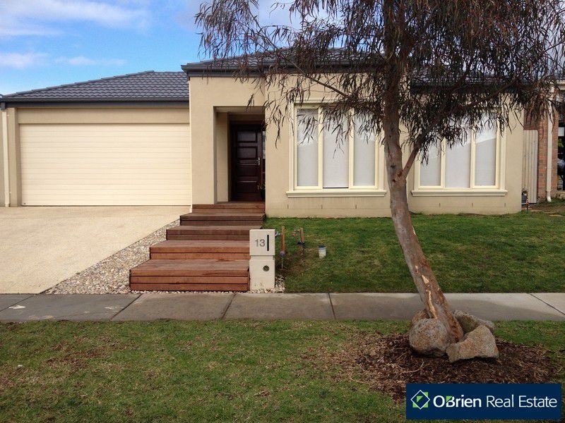 13 Willowdale Drive, Cranbourne North VIC 3977