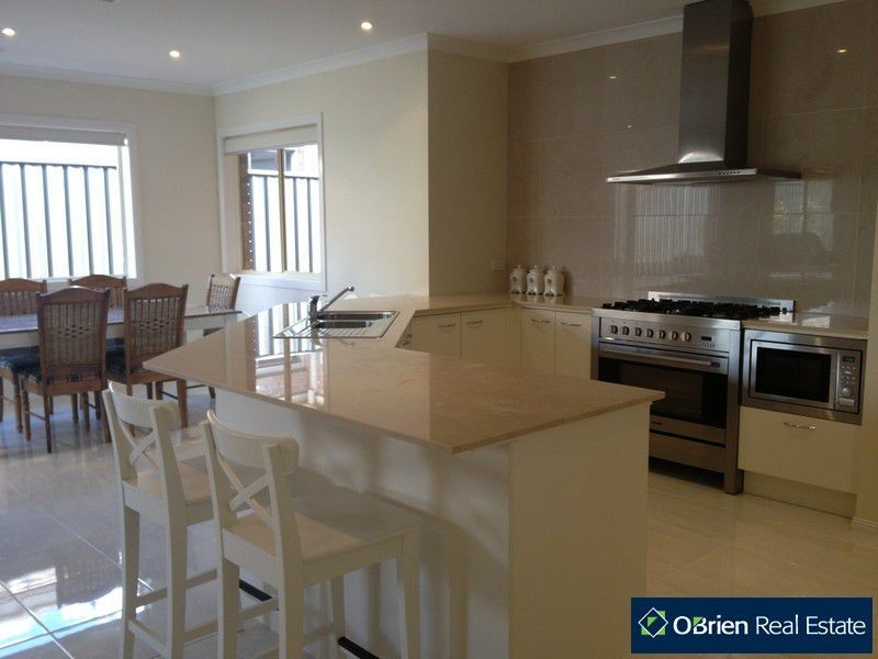 13 Willowdale Drive, Cranbourne North VIC 3977