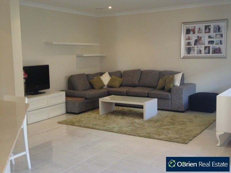 13 Willowdale Drive, Cranbourne North VIC 3977