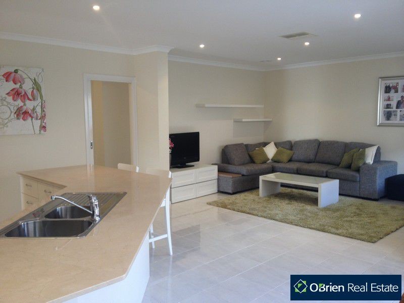 13 Willowdale Drive, Cranbourne North VIC 3977