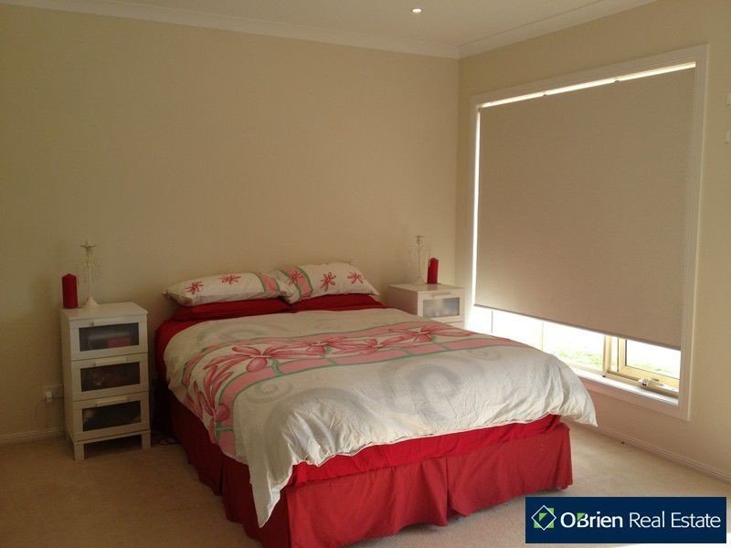 13 Willowdale Drive, Cranbourne North VIC 3977
