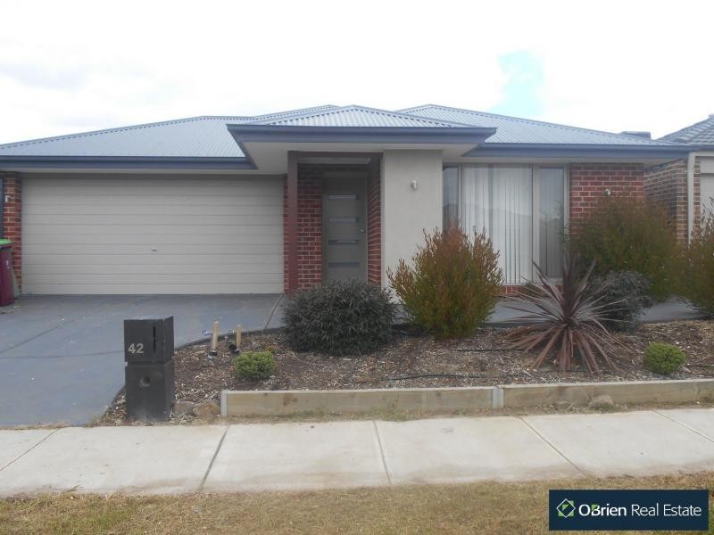 42 Mickleham Drive, Cranbourne North VIC 3977