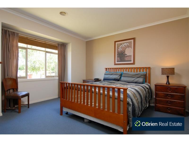 6 Belvoir Court, Cranbourne VIC 3977