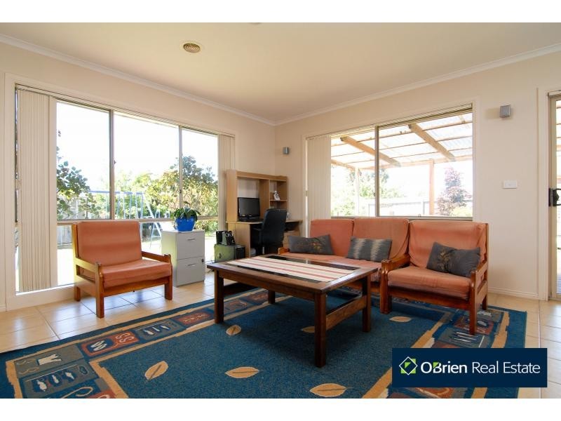 6 Belvoir Court, Cranbourne VIC 3977