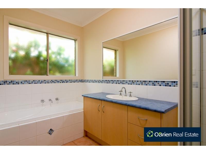 6 Belvoir Court, Cranbourne VIC 3977