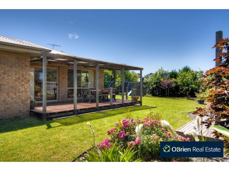 6 Belvoir Court, Cranbourne VIC 3977