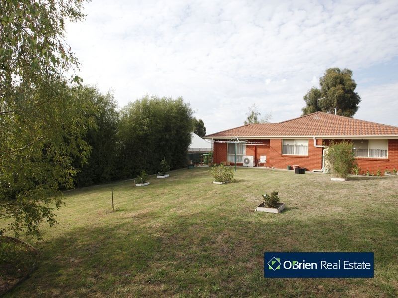 13 Pioneers Crescent, Pakenham VIC 3810