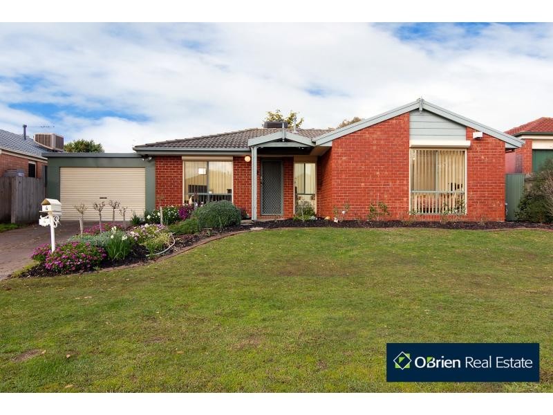 4 Friendship Close, Cranbourne VIC 3977