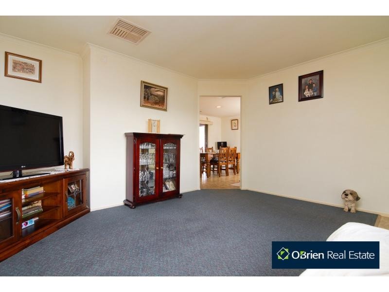4 Friendship Close, Cranbourne VIC 3977